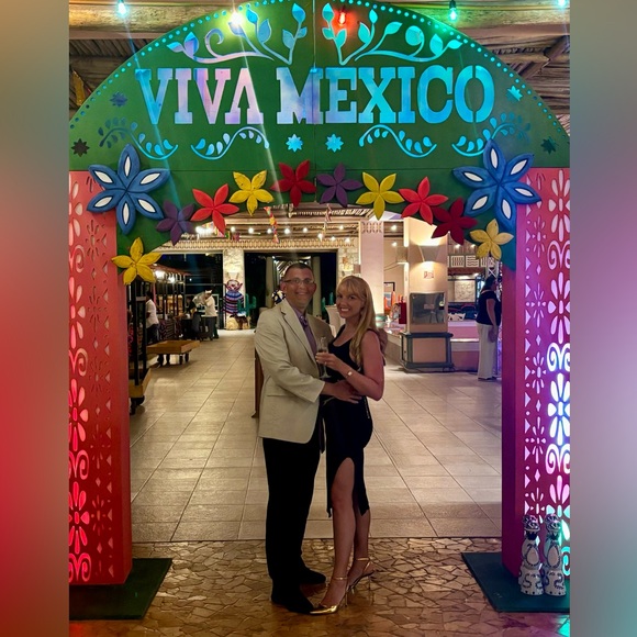 Meet Your Posher! - Picture 3 of 12